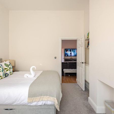 סווינדון Stylish Flat In Central Location With Free Parking מראה חיצוני תמונה