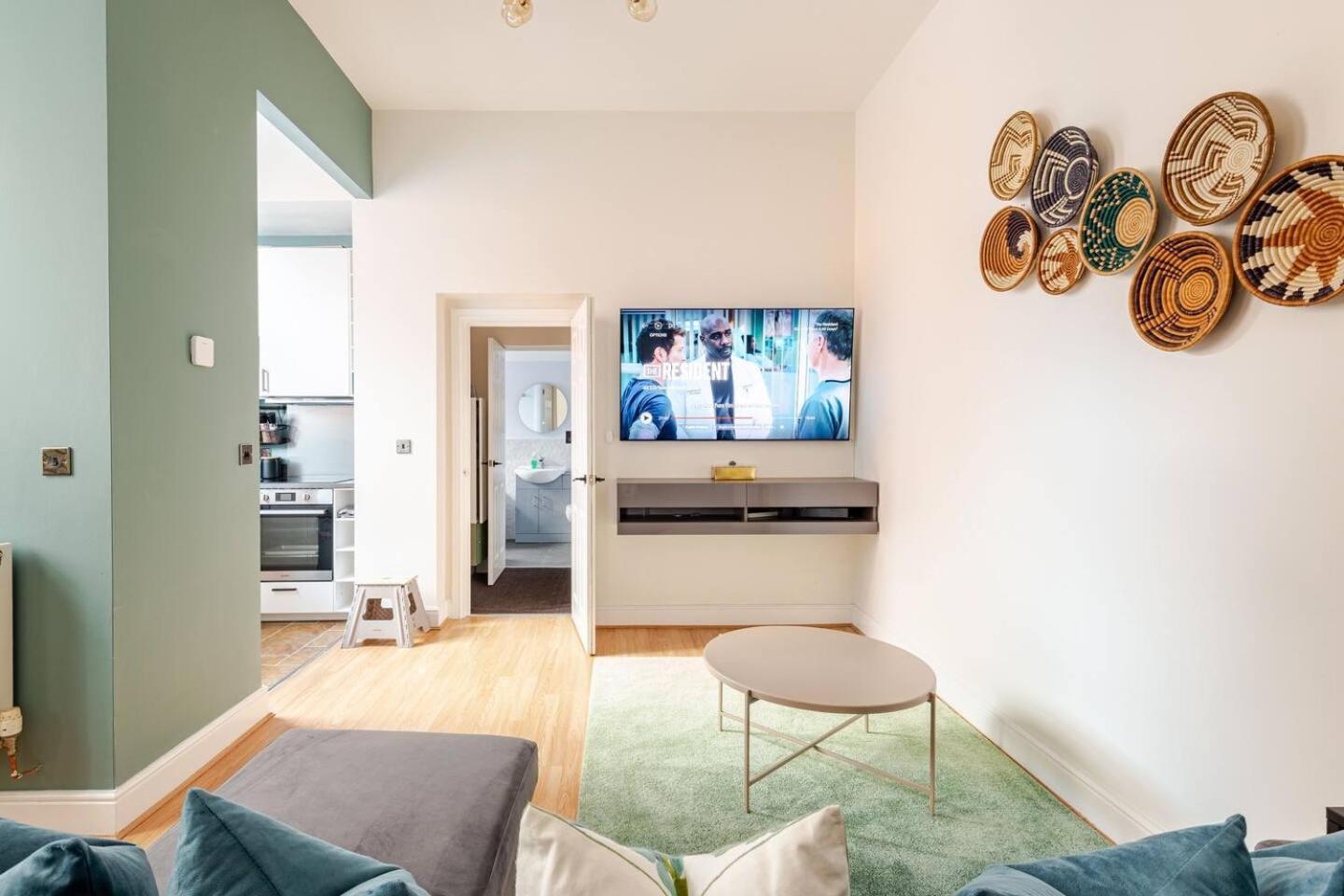 סווינדון Stylish Flat In Central Location With Free Parking מראה חיצוני תמונה