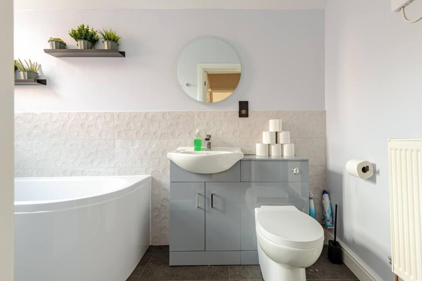 סווינדון Stylish Flat In Central Location With Free Parking מראה חיצוני תמונה