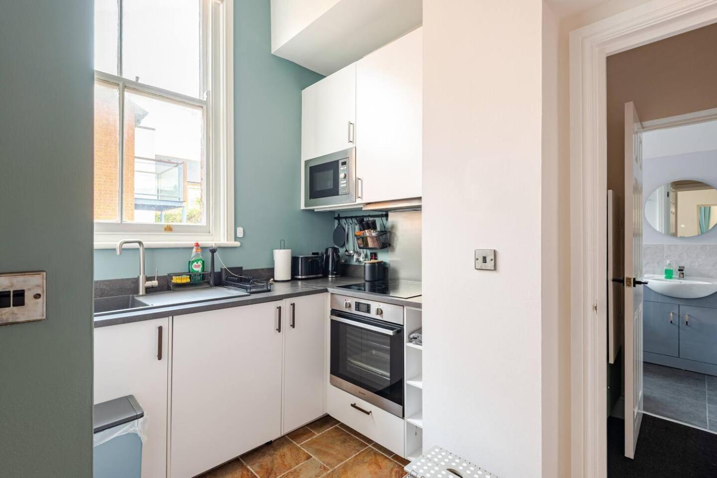 סווינדון Stylish Flat In Central Location With Free Parking מראה חיצוני תמונה