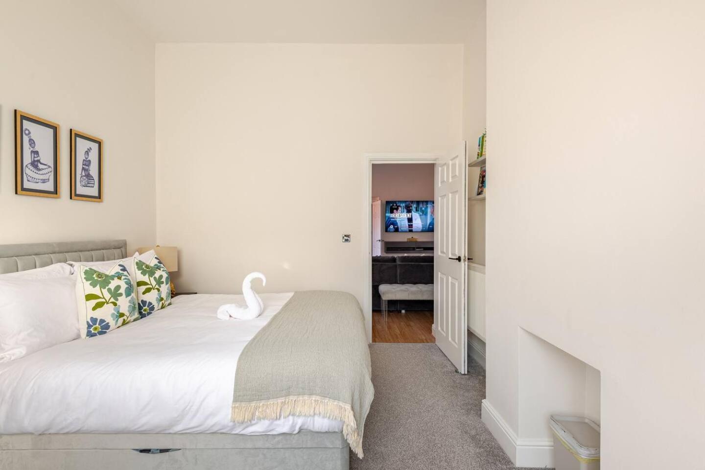 סווינדון Stylish Flat In Central Location With Free Parking מראה חיצוני תמונה