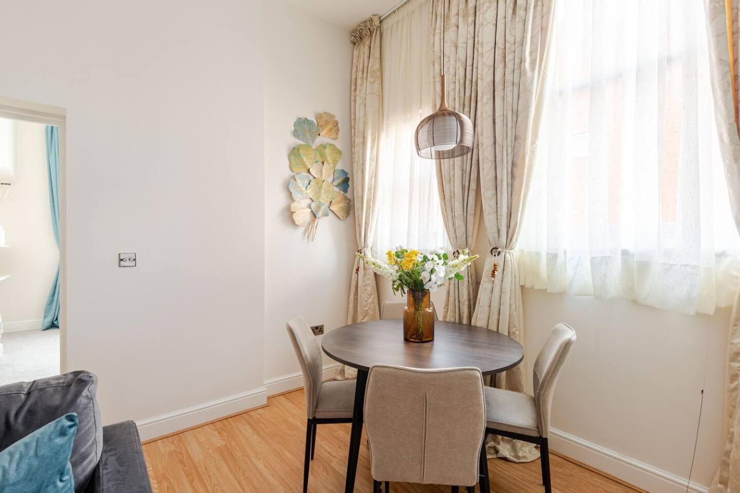 סווינדון Stylish Flat In Central Location With Free Parking מראה חיצוני תמונה